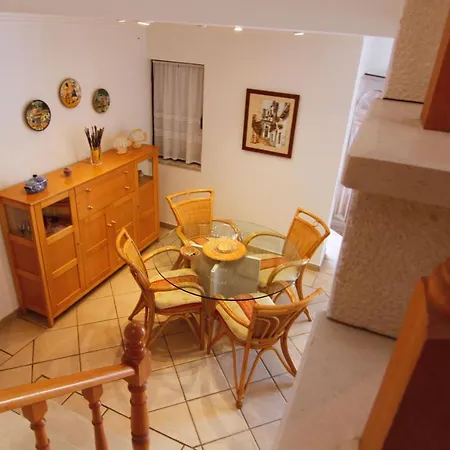 Lovelystay - Alto Dos Calicos 2br House With Garden Ferienhaus *