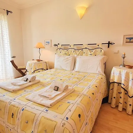 Lovelystay - Alto Dos Calicos 2br House With Garden Ferienhaus *