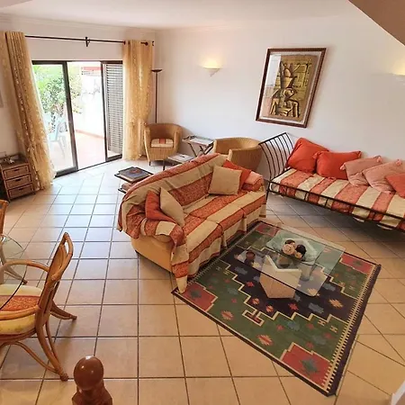 Ferienhaus Lovelystay - Alto Dos Calicos 2br House With Garden